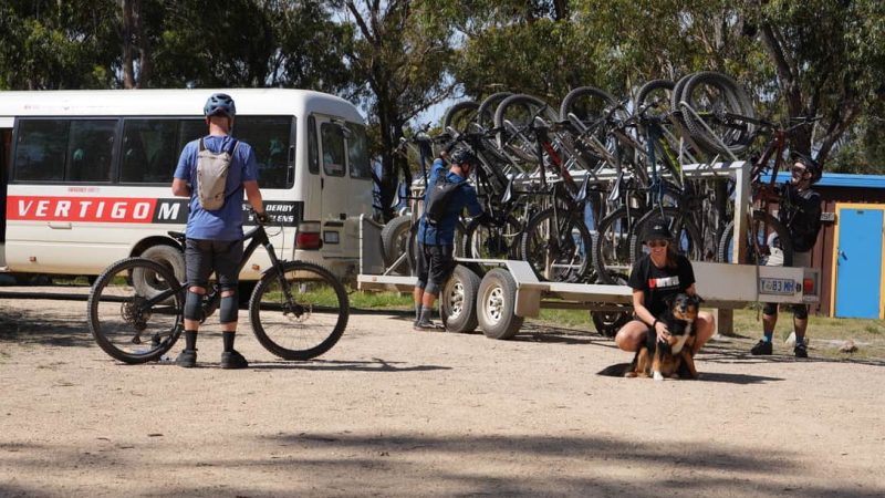 Uplift shuttle Bay of Fires Derby Tasmania © Vertigo MTB